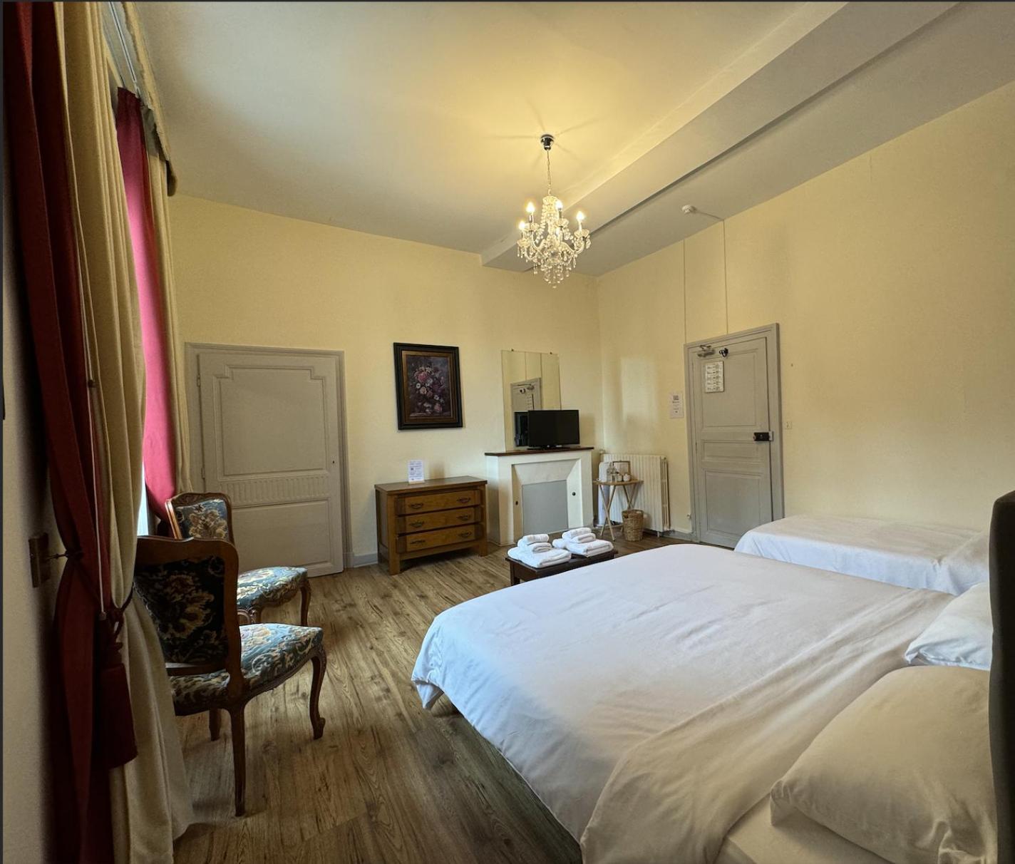 Hotel De France Et De Russie Thiviers Eksteriør billede