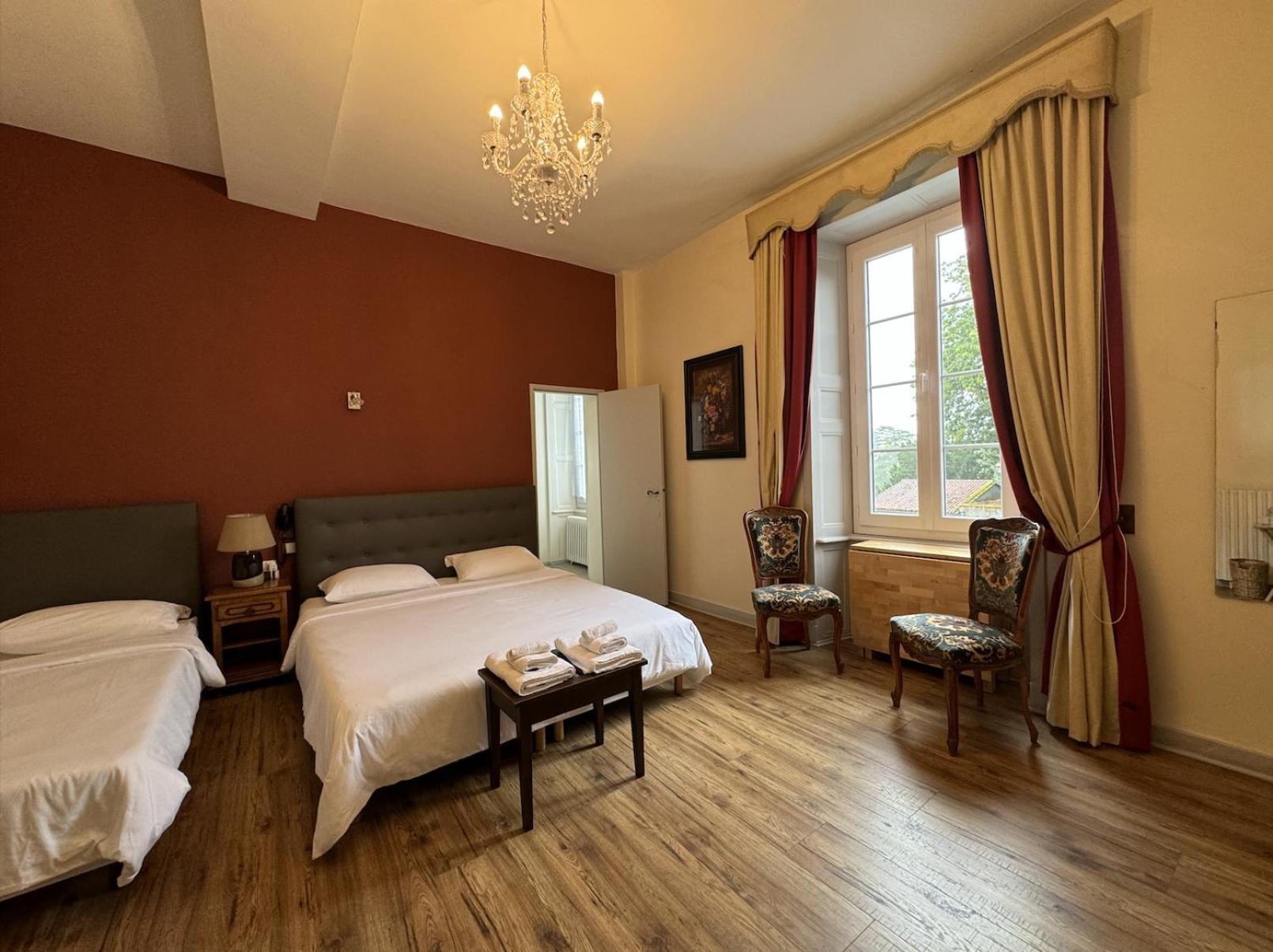 Hotel De France Et De Russie Thiviers Eksteriør billede